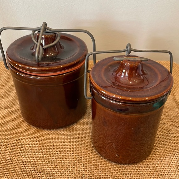 Chocolate brown lidded crocks /canisters set of 2 vintage - Picture 1 of 2